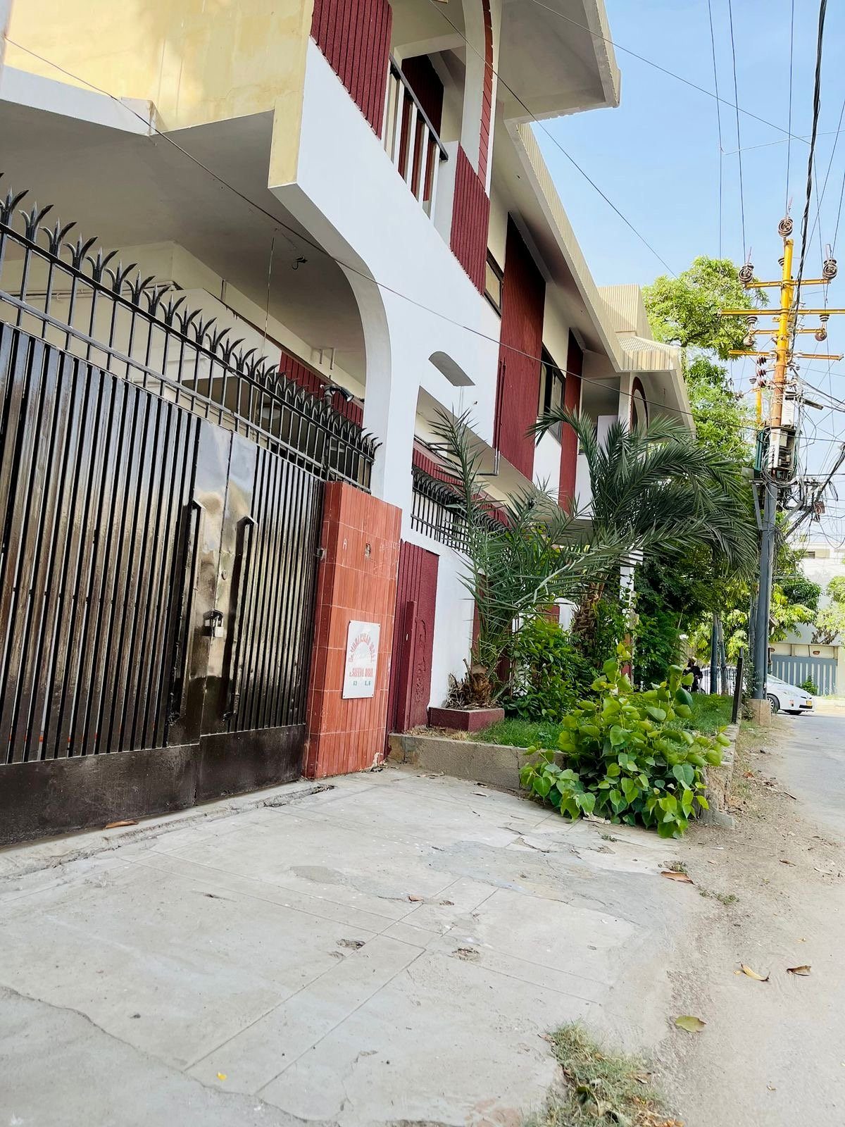 Gulshan-e-Iqbal Block 6 Girls Hostel photo